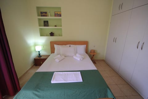 Bed, Bedroom, towels, wardrobe