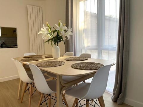 Contemporary-styled 3-Bed House Apartment in High Wycombe