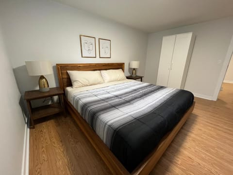 Letitia Heights !B Spacious and Quiet Private Bedroom with Shared Bathroom Urlaubsunterkunft in Barrie