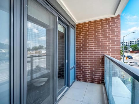 City View - 1BR Condo - Private Balcony Queen Bed Appartamento in Waterloo