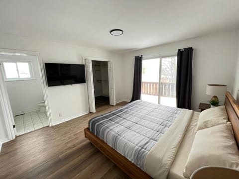 Letitia Heights !E Spacious and Quiet Private Bedroom with Private Bathroom Urlaubsunterkunft in Barrie