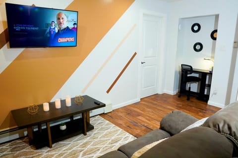 TV and multimedia, Living room, Seating area, Evening entertainment