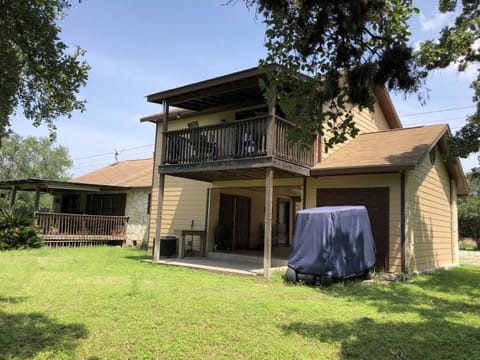 Rocky River House on Medina River Bed and Breakfast in Bandera