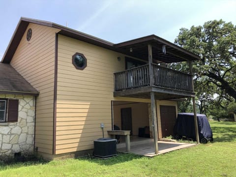 Rocky River House on Medina River Bed and Breakfast in Bandera