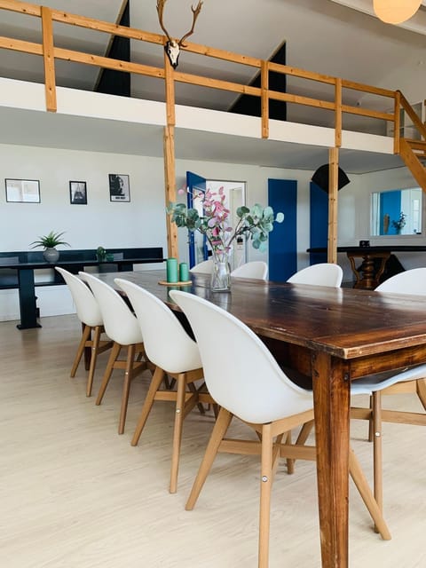 Seating area, Dining area