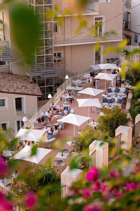 Property building, Spring, Day, People, Balcony/Terrace, City view, Location, group of guests, sunbed