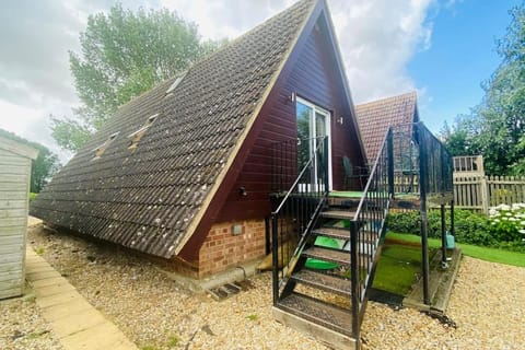 Property building, Facade/entrance, Garden, Garden view