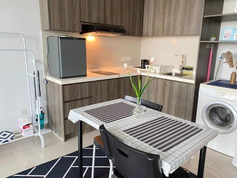 Recov Guest House, The Square, One City, USJ25 Apartment in Subang Jaya