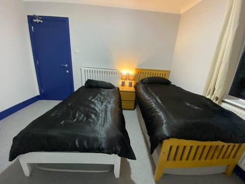 3 Room Apartment - Twinsdouble Condo in Kings Lynn