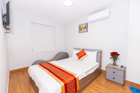 Bed, Photo of the whole room, Bedroom, air conditioner