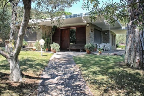 Property building, Facade/entrance, Garden