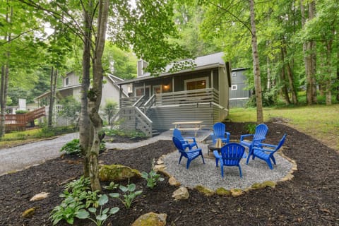 Maggie Valley Mountain Escape with Fire Pit and Deck House in Maggie Valley