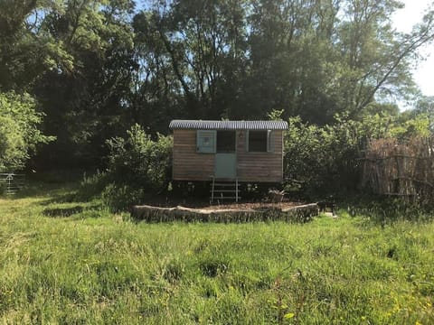 The Shepherd’s Hut Apartment in Test Valley District