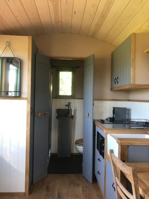 The Shepherd’s Hut Apartment in Test Valley District