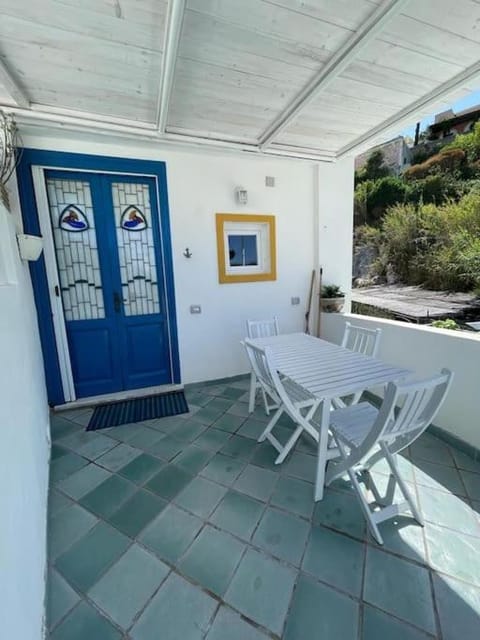 Marbnb Appartamenti Ponza Centro porto Casa Luisa Apartment in Ponza