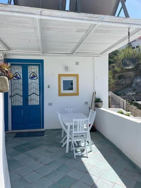 Marbnb Appartamenti Ponza Centro porto Casa Luisa Apartment in Ponza