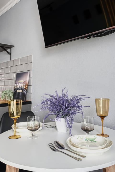 TV and multimedia, Food and drinks, Dining area, Drinks