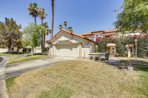 Palm Desert Townhome with Pool Access and Golf Course! Casa in Palm Desert