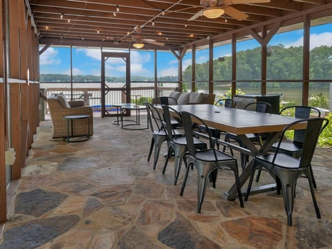 Lakefront Lodge with King Beds and Game Lounge Casa in Jackson Lake