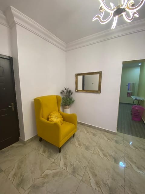 Labi’s place. 1,2 bedrooms apartments beautifully furnished in a secured estate at Adeniyi Jones Ikeja. 24 hrs light, secured apartment,WiFi, fully fitted kitchen, Close to everywhere, Airport pick up ( optional) Condo in Lagos