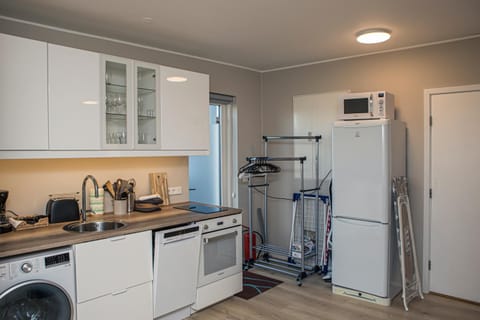 Cosy modern apartment for up to 4 ! Condo in Kopavogur