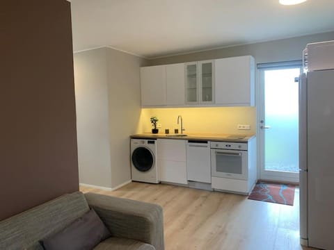 Cosy modern apartment for up to 4 ! Condo in Kopavogur