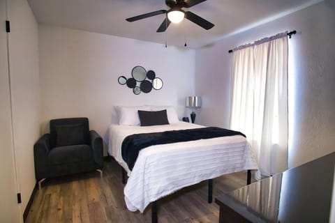 Chic & Cozy 2 bedroom - 1 bathroom - RATED BEST Condominio in Eagle Pass