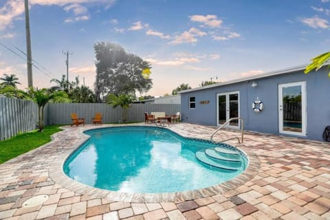 Relax and Unwind at Pompano Pool Retreat House in Pompano Beach