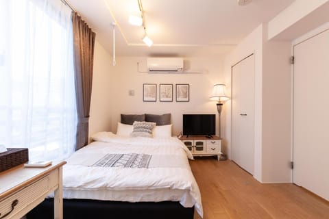 Bed, TV and multimedia, Bedroom, air conditioner