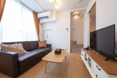 TV and multimedia, Living room, Seating area, air conditioner