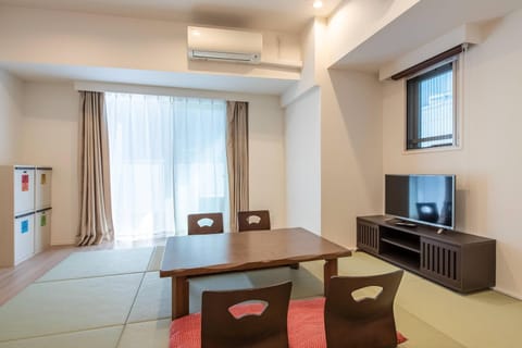 TV and multimedia, Living room, Seating area, air conditioner