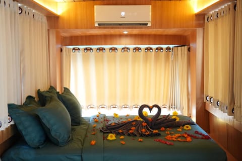 Photo of the whole room, Seating area, Bedroom, air conditioner