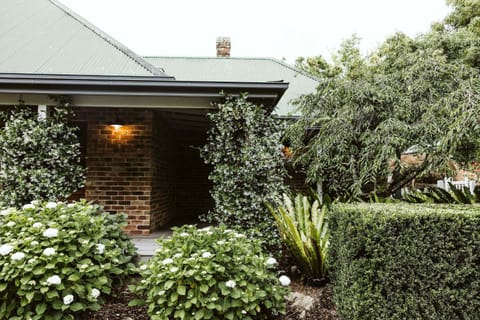 Property building, Facade/entrance, Garden