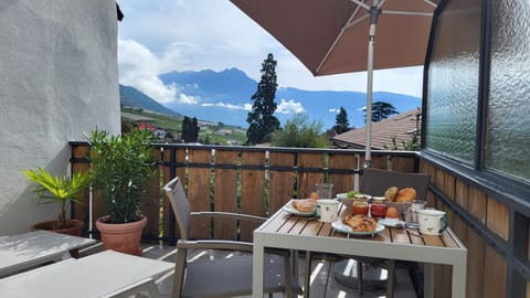 View (from property/room), Balcony/Terrace, Mountain view