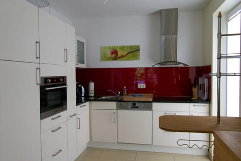 Kitchen or kitchenette, dishwasher, pet friendly, stove