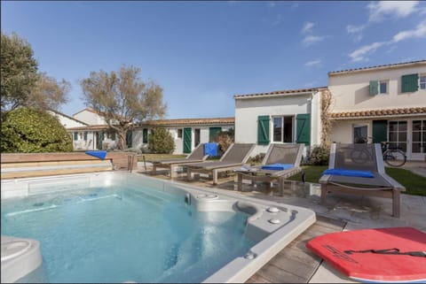 Beautiful villa 4BR with jacuzzi near the beach Moradia in La Couarde-sur-Mer