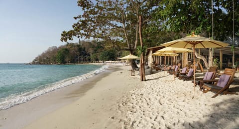 Samed Tamarind Beach Resort Hotel in Phe