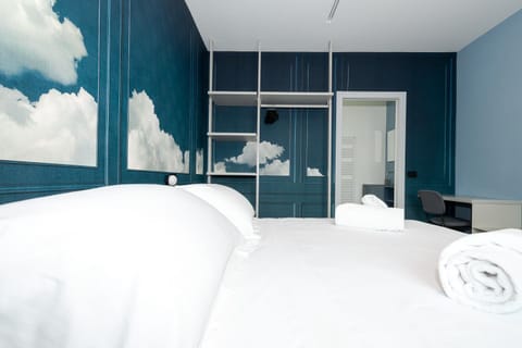 Bed, Photo of the whole room, Decorative detail, Bedroom, towels