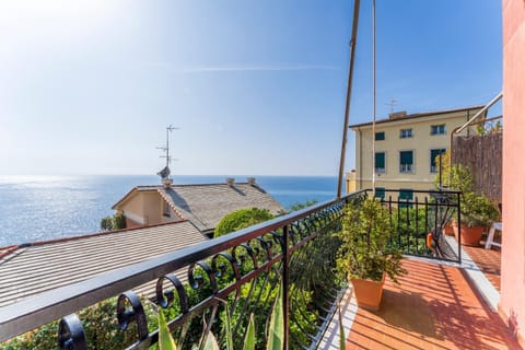 A due passi da Camogli Near to Camogli, apartment with terrace and seaside view Apartment in Camogli