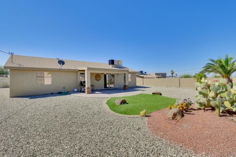 Pet-Friendly Arizona Abode about 5 Mi to Beach and Golf! House in Lake Havasu City