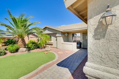 Pet-Friendly Arizona Abode about 5 Mi to Beach and Golf! House in Lake Havasu City