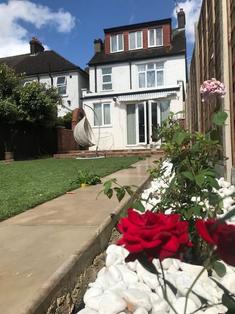 Family and Private Home House in London Borough of Croydon