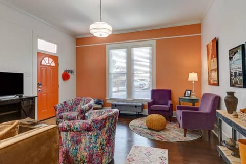 NEW! Orange Street Downtown Cottage Casa in Hot Springs