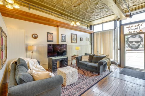 Cozy Abode in Historic Yankton - Heart of the City Apartment in Yankton