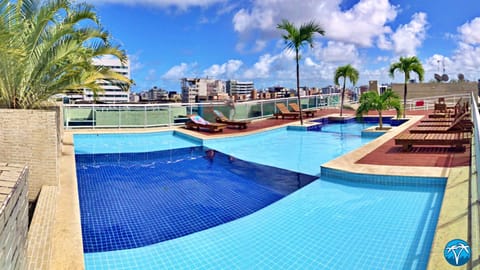 Swimming pool, sunbed