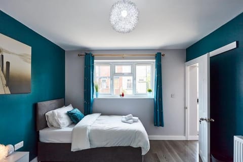 *Little Haven in Leeds* ¤Private Parking¤ Ensuite Apartment in Leeds