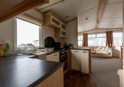 Carnaby Holiday Caravan, West Sands, Selsey Casa in Selsey