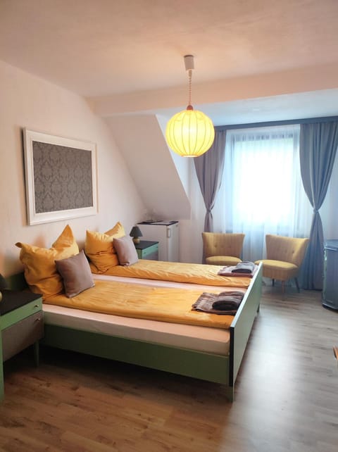 Bed, Photo of the whole room, Seating area, Bedroom