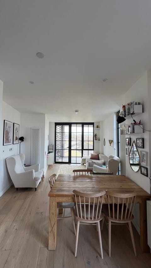 Living room, Photo of the whole room, Seating area, Dining area