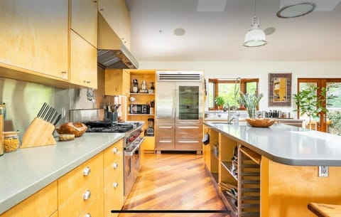 Kitchen or kitchenette, Seating area, Dining area, dishwasher, minibar, pet friendly, stove